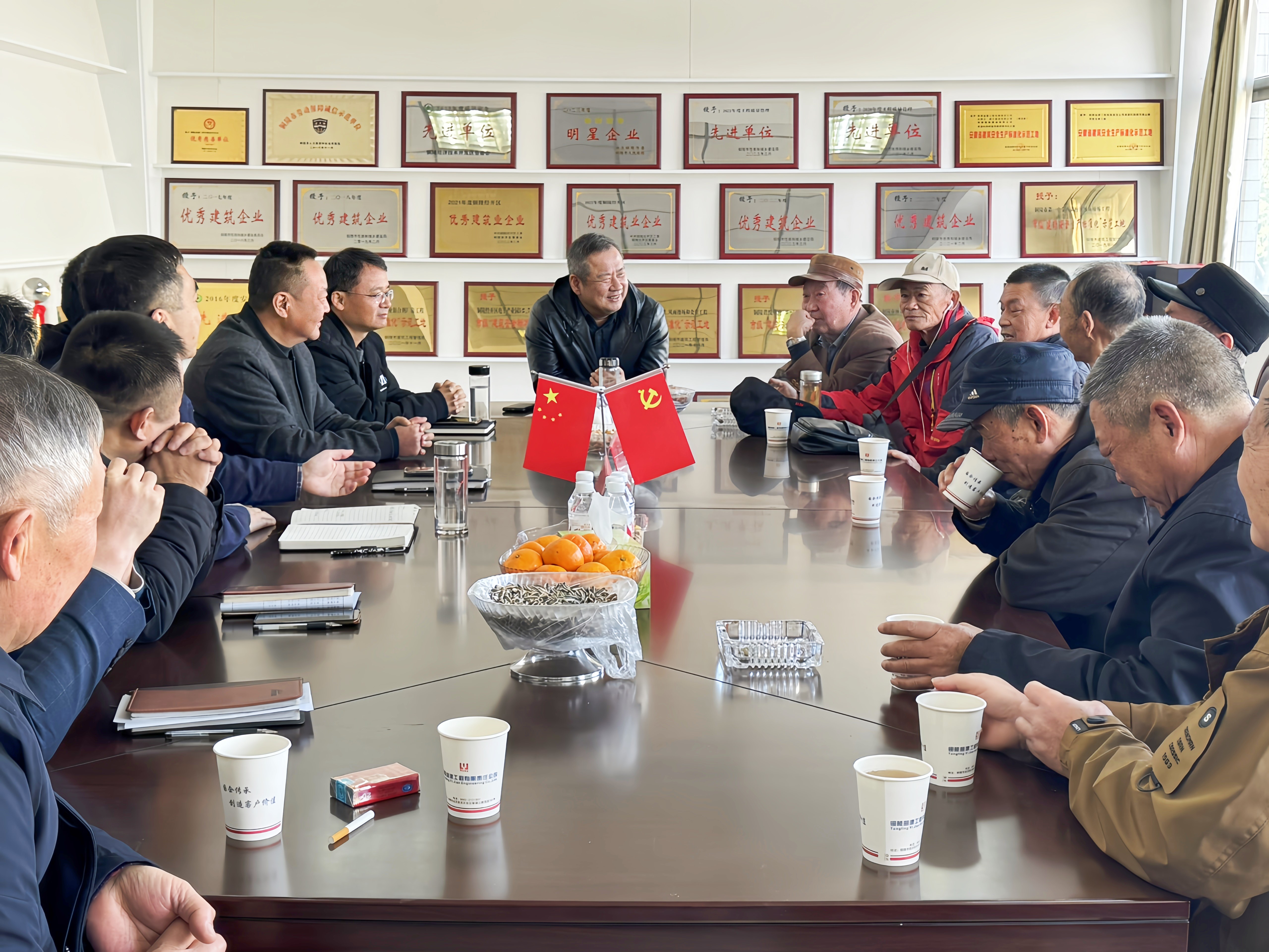 前賢建言興宏業(yè)，益建受策開(kāi)新篇